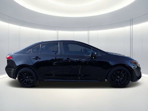 Used 2025 Toyota Corolla LE FWD image 3