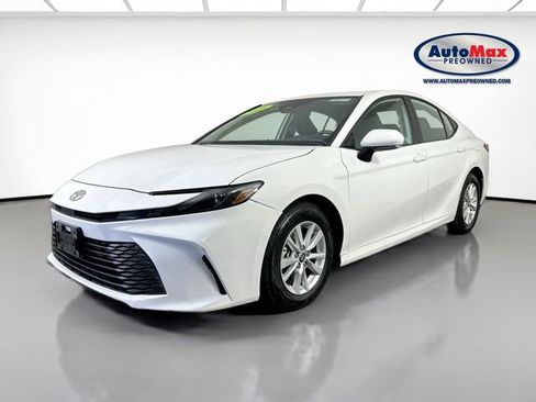 Used 2025 Toyota Camry LE image 4