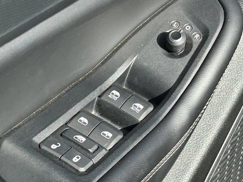 Used 2023 Jeep Grand Cherokee Laredo AWD/4WD image 27