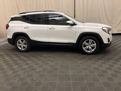 Used 2019 GMC Terrain SLE w/ Driver Convenience Package FWD image 4