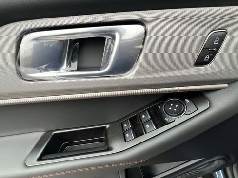 New 2026 Ford Explorer Active w/ Active Comfort Package image 15