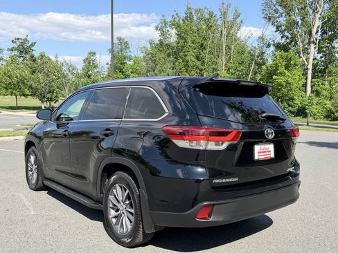 Used 2019 Toyota Highlander XLE AWD/4WD image 3