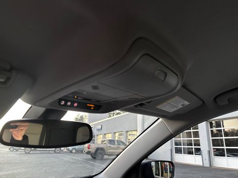 Used 2018 GMC Terrain SLE w/ Driver Convenience Package image 29