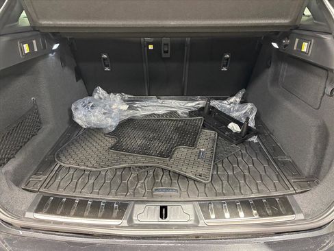 Used 2025 Jaguar F-PACE R-Dynamic S image 42