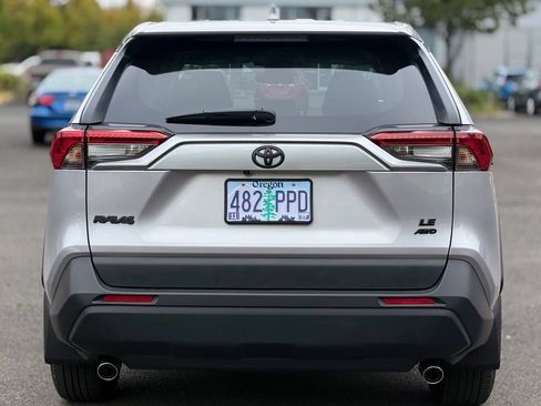 Used 2024 Toyota RAV4 LE AWD/4WD image 4