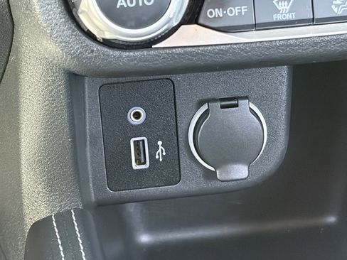 Used 2020 Nissan Kicks SR FWD image 24