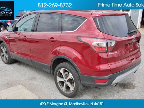 Used 2017 Ford Escape SE w/ Equipment Group 201A image 4