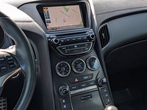 Used 2016 Hyundai Genesis Coupe 3.8 RWD image 18