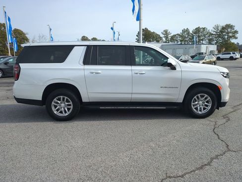 Used 2022 Chevrolet Suburban LT image 2