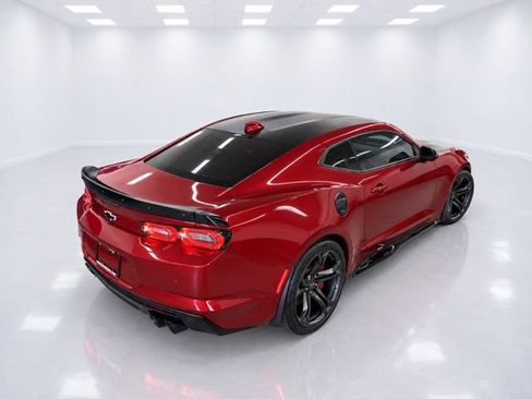 Used 2021 Chevrolet Camaro SS RWD image 7