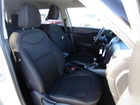 Used 2015 Kia Soul image 26
