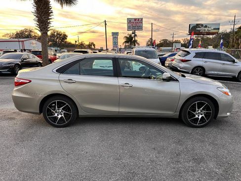 Used 2015 Toyota Camry LE image 7