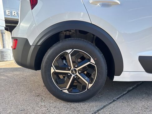 New 2025 Kia Niro EX w/ EX Cold Weather Package image 9