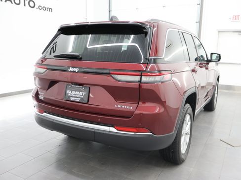 Used 2023 Jeep Grand Cherokee Limited AWD/4WD image 5