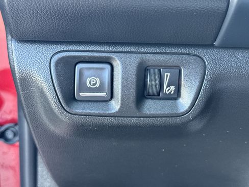 Used 2023 GMC Acadia SLT w/ Elevation Edition image 25