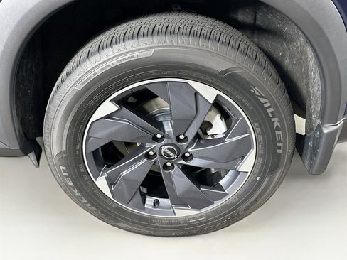 Used 2024 Nissan Rogue SV w/ SV Premium Package FWD image 11