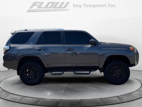 Used 2018 Toyota 4Runner SR5 AWD/4WD image 8