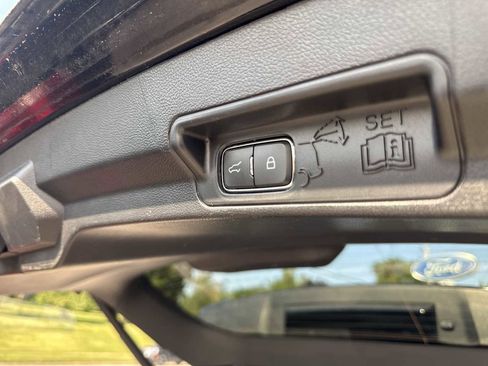 Used 2022 Ford Explorer Platinum w/ Equipment Group 601A image 18