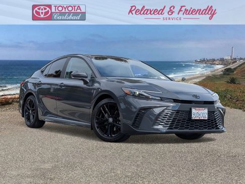 Used 2025 Toyota Camry SE image 1