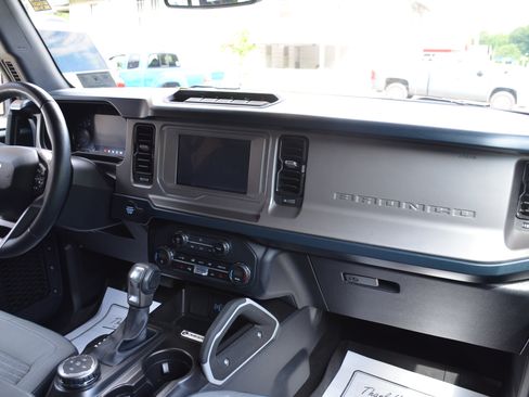 Used 2023 Ford Bronco Outer Banks w/ Sasquatch Package AWD/4WD image 38