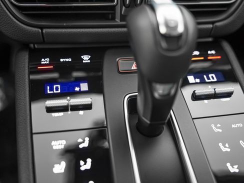 Certified 2026 Porsche Macan AWD/4WD image 21