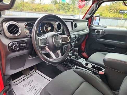 Used 2019 Jeep Wrangler Unlimited Sahara AWD/4WD image 21
