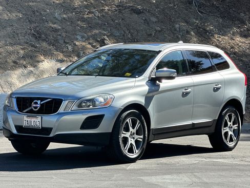 Used 2013 Volvo XC60 T6 Platinum Sport Utility 4D AWD/4WD image 8