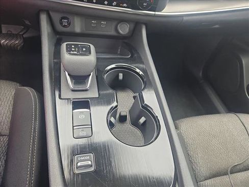 Used 2024 Nissan Rogue SV FWD image 14