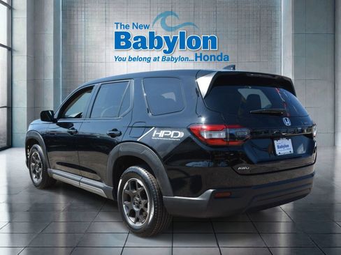 Used 2023 Honda Pilot LX image 3