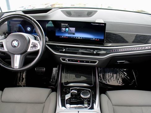 Used 2024 BMW X7 xDrive40i w/ M Sport Package AWD/4WD image 16