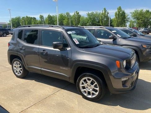 Certified 2019 Jeep Renegade Latitude w/ Cold Weather Group AWD/4WD image 1