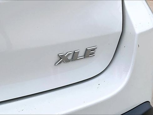Used 2018 Toyota Highlander XLE FWD image 10