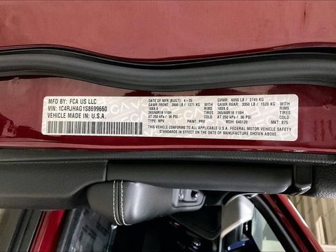 Used 2025 Jeep Grand Cherokee Altitude AWD/4WD image 29