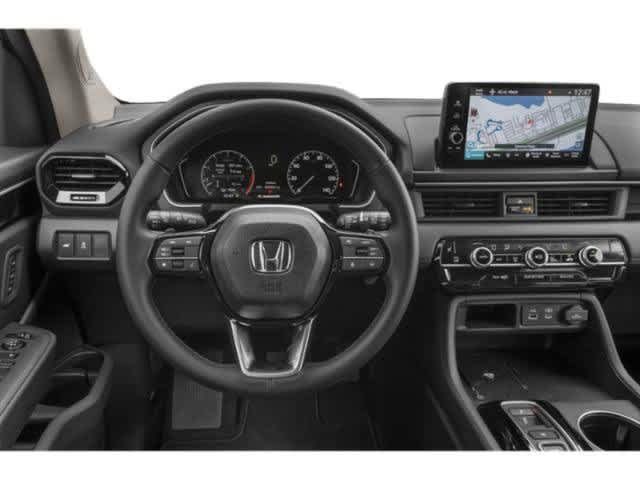 Used 2025 Honda Pilot Touring image 10