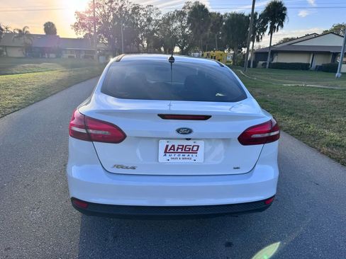 Used 2018 Ford Focus SE w/ SE Appearance Package image 8