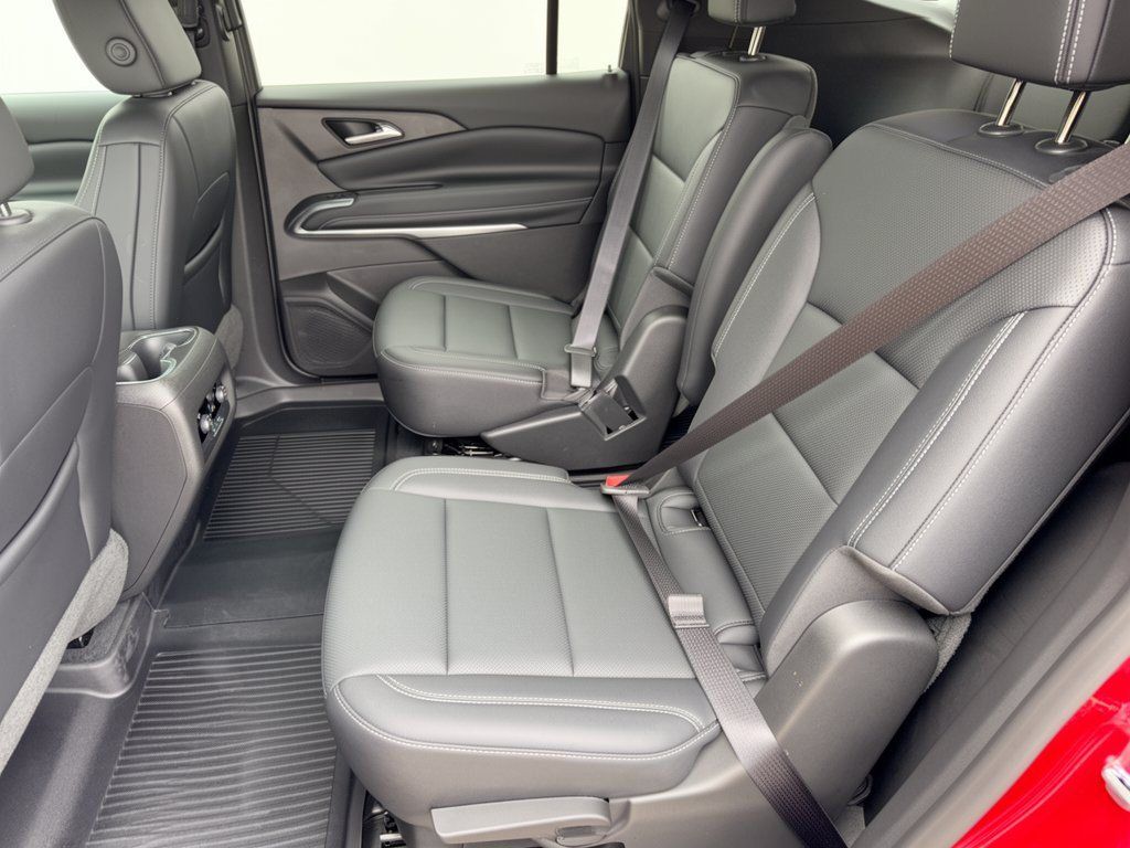 Used 2025 Chevrolet Traverse LT w/ LPO, Floor Liner Package FWD image 25