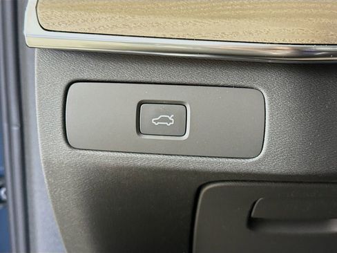 New 2026 Volvo XC90 B6 Plus w/ Protection Package Premier AWD/4WD image 10