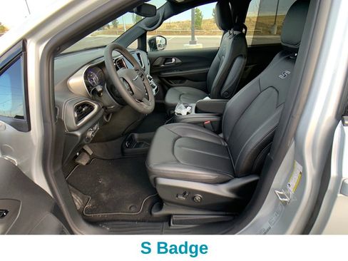 New 2026 Chrysler Pacifica Select w/ S Appearance Package image 11