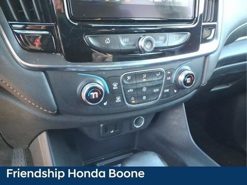 Used 2023 Chevrolet Traverse LT FWD image 27