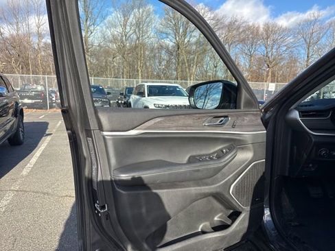 Certified 2022 Jeep Grand Cherokee Limited w/ Luxury Tech Group II image 35