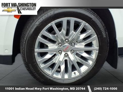 Used 2024 GMC Yukon Denali w/ Advanced Technology Package AWD/4WD image 5