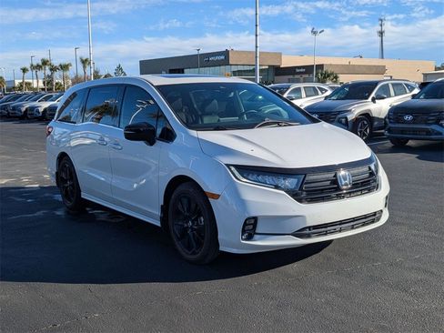 Used 2024 Honda Odyssey Sport image 3