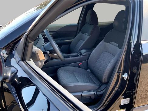 Used 2025 Nissan Kicks SV w/ SV Premium Package FWD image 8