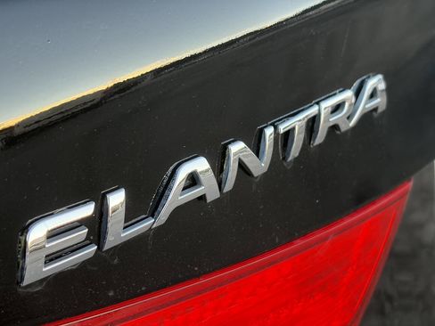 Used 2013 Hyundai Elantra GLS image 8