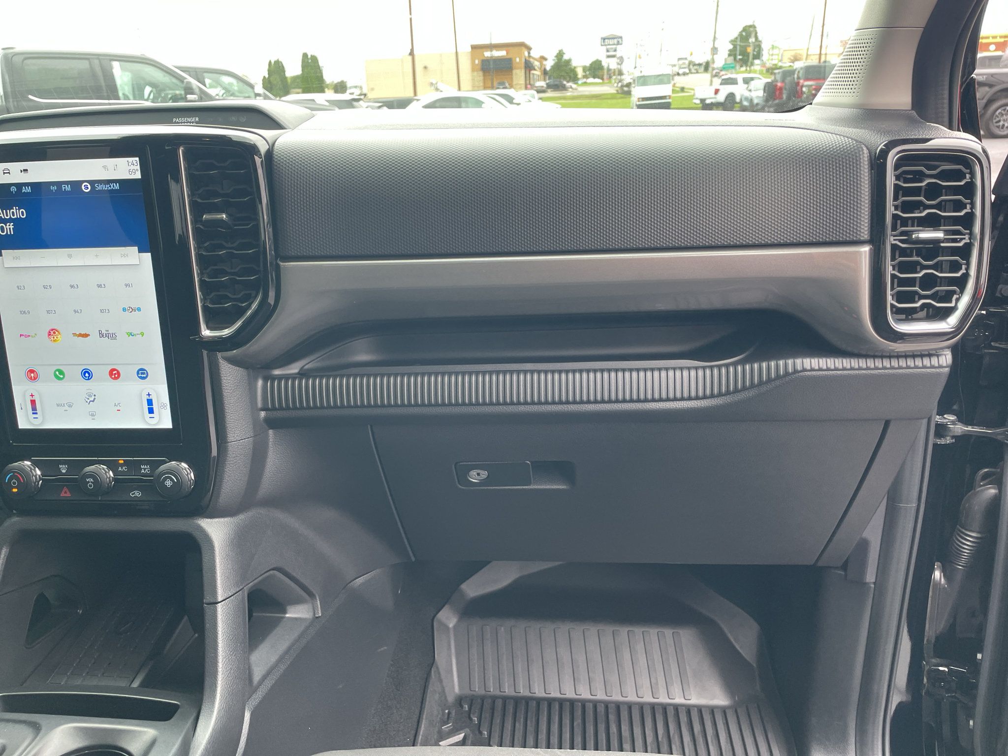 Used 2025 Ford Ranger XLT w/ Chrome Accent Package AWD/4WD image 31