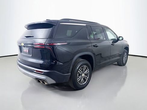 Used 2025 Chevrolet Traverse LT image 9