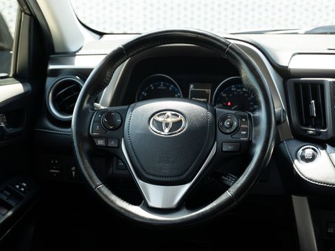Used 2018 Toyota RAV4 XLE AWD/4WD image 8