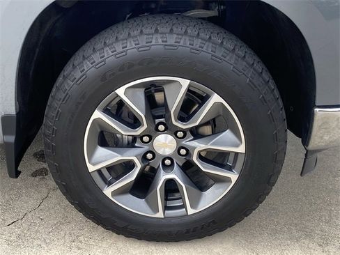 Used 2024 Chevrolet Silverado 1500 LT image 25