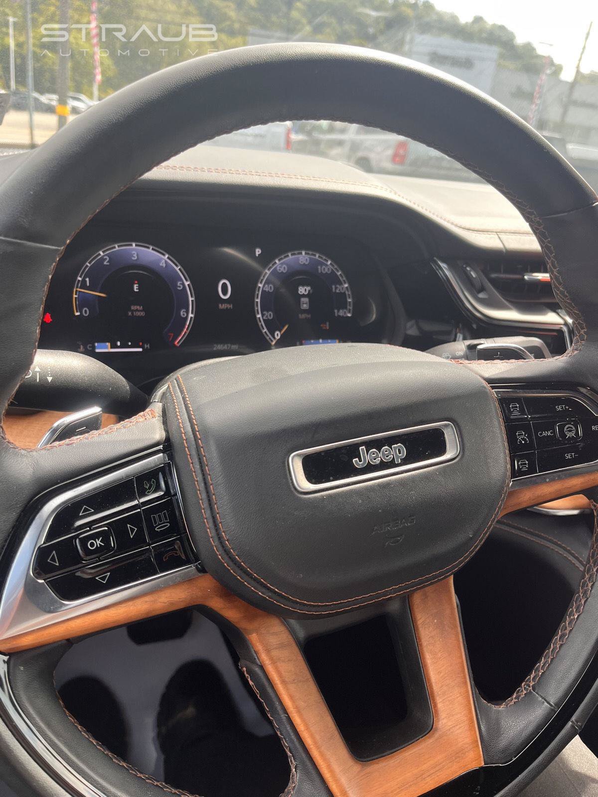Used 2023 Jeep Grand Cherokee Summit AWD/4WD image 19
