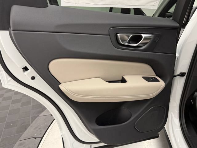 New 2026 Volvo XC60 B5 Core AWD/4WD image 24